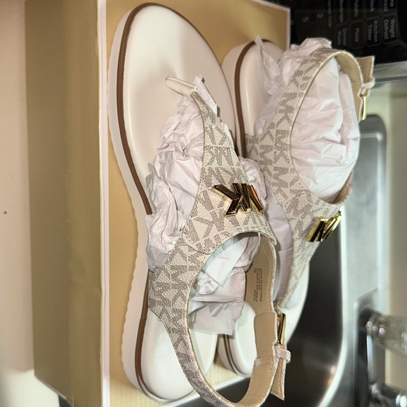 MICHAEL KORS JILLY FLAT SANDAL 7M - Picture 11 of 12